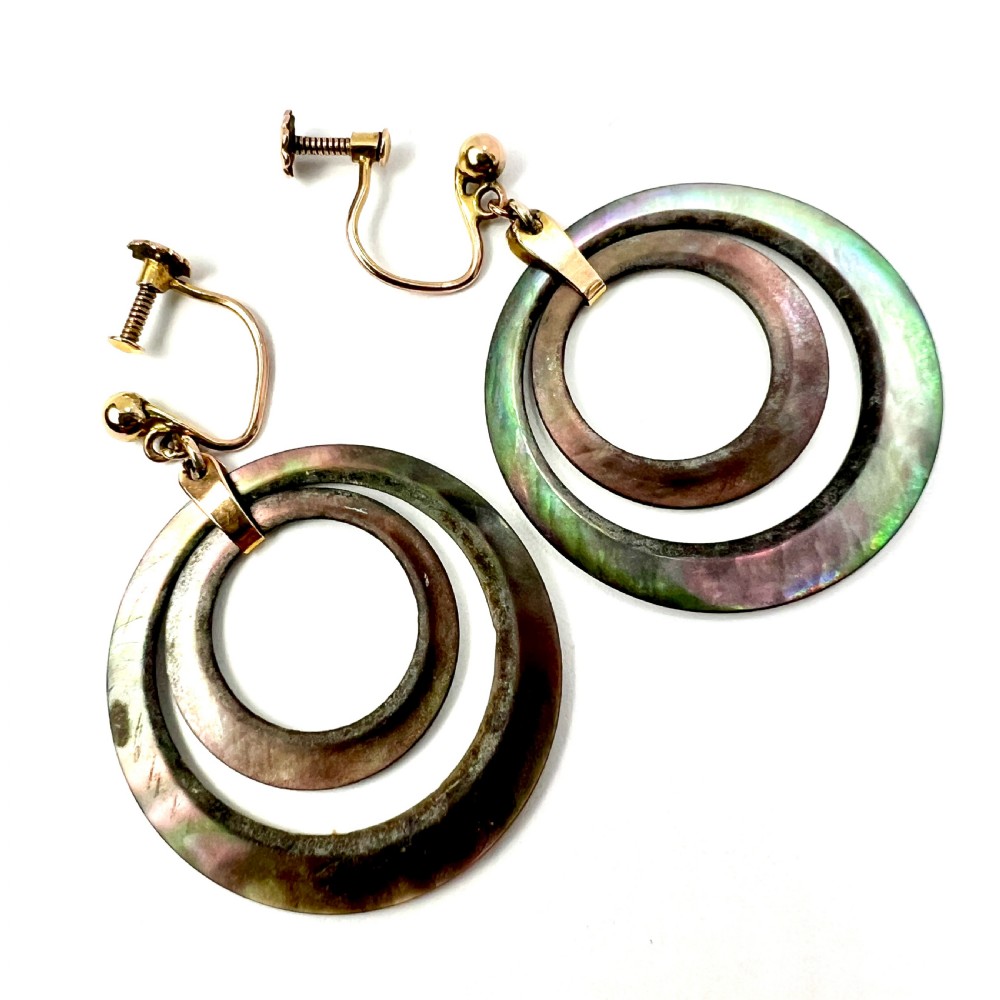 Pair of Art Deco 9ct gold screwback drop earrings featuring concentric mother of pearl hoop pendants.