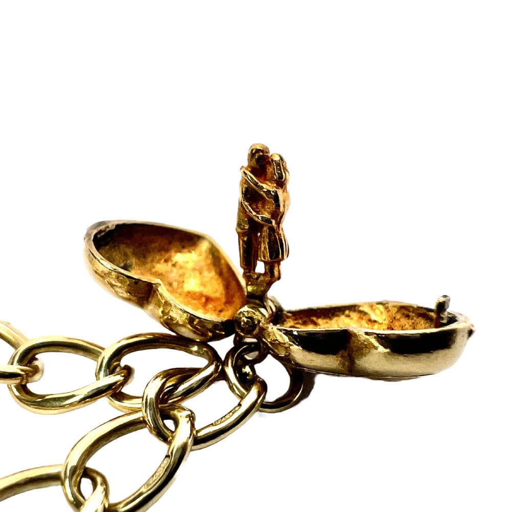 Vintage 9CT Gold Padlock Bracelet with Opening Heart Charm View III