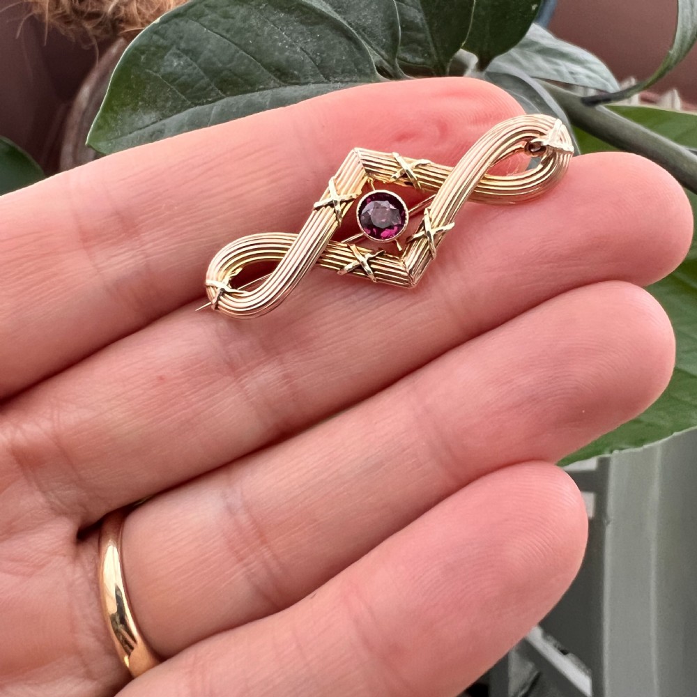 Edwardian 9CT Gold Garnet Brooch View VIII