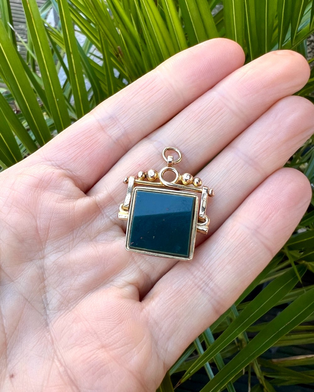 Edwardian 9CT Gold Bloodstone Spinner Pendant View III