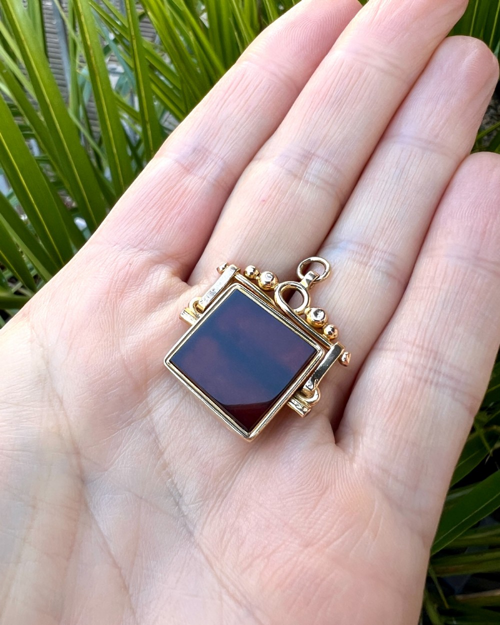 Edwardian 9CT Gold Bloodstone Spinner Pendant View IV
