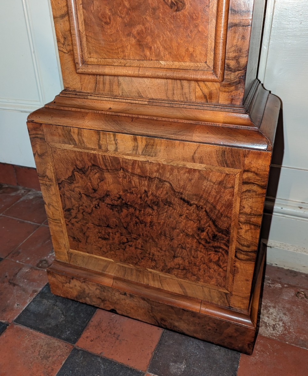 Early 18th C walnut Longcase, Long Case Grandfather clock View VII