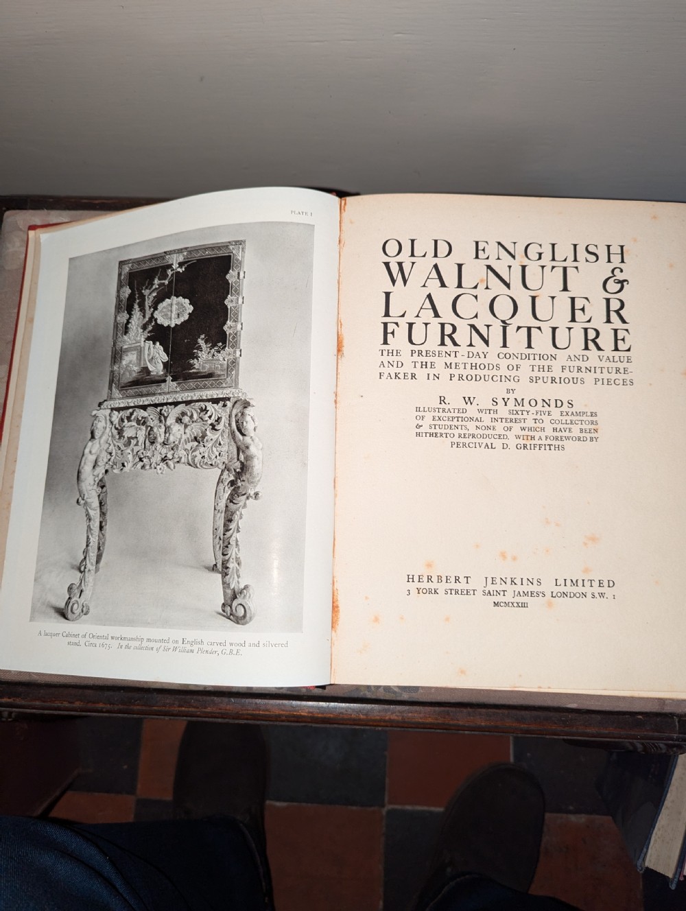 5 Books on Early English Antique Furniture  View IV