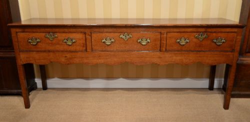 Fabulous Georgian Oak 3 Drawer Dresser Base