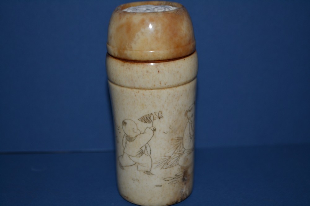 19th Century Chinese Bone Cricket or Powder Holder With Lovely Decoration,c1820