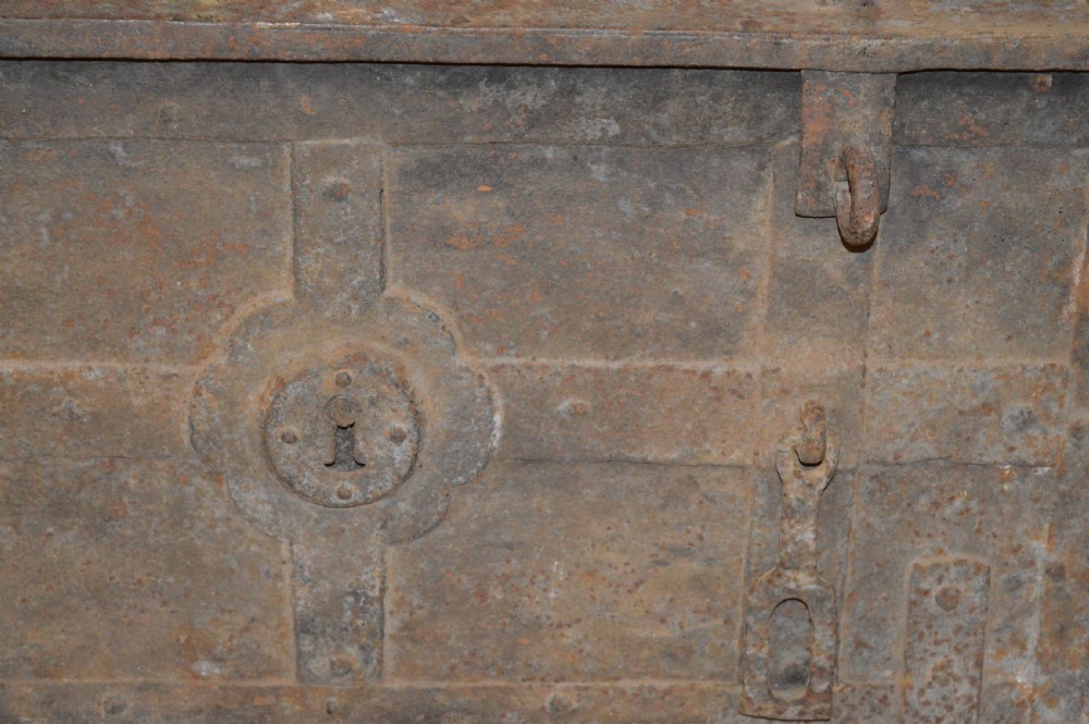 17th Century Armada Chest, Cast Iron, c1690 View III