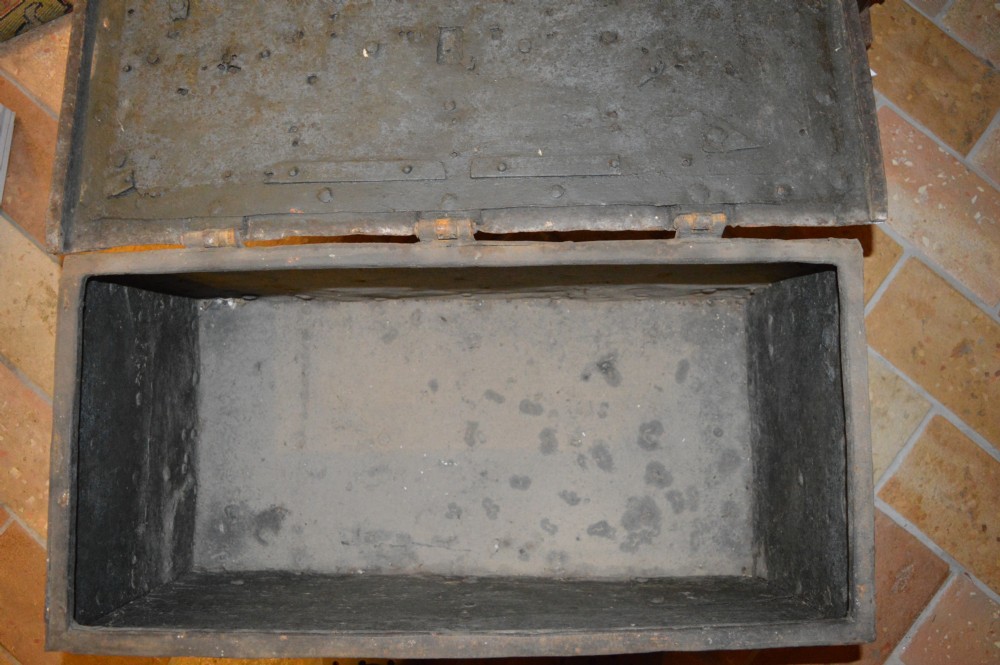 17th Century Armada Chest, Cast Iron, c1690 View VII