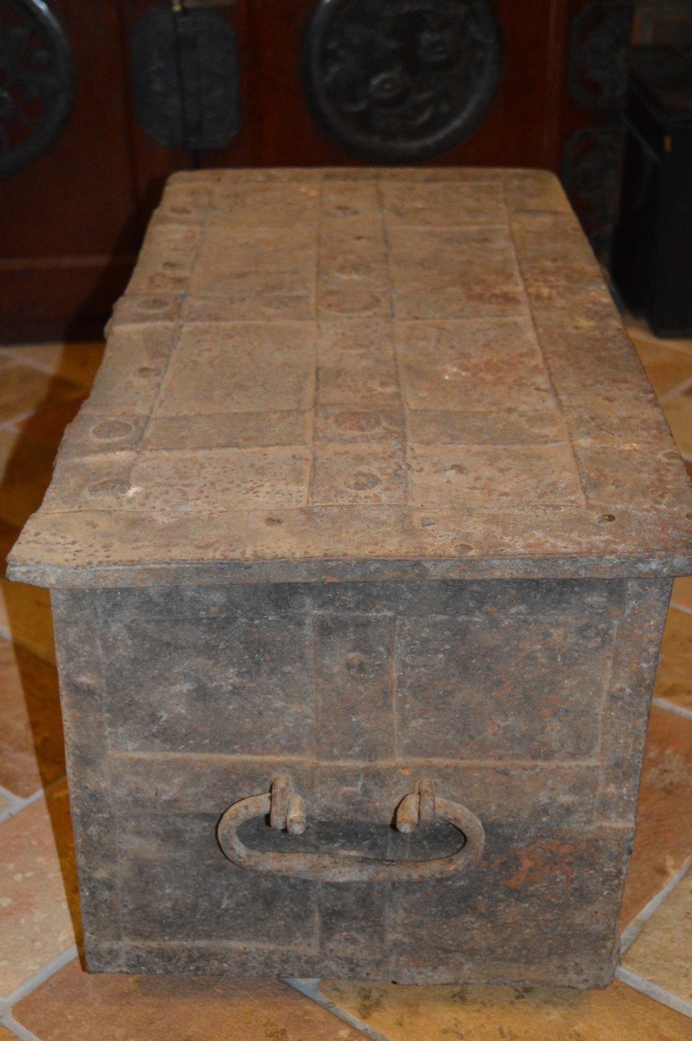 17th Century Armada Chest, Cast Iron, c1690 View XI