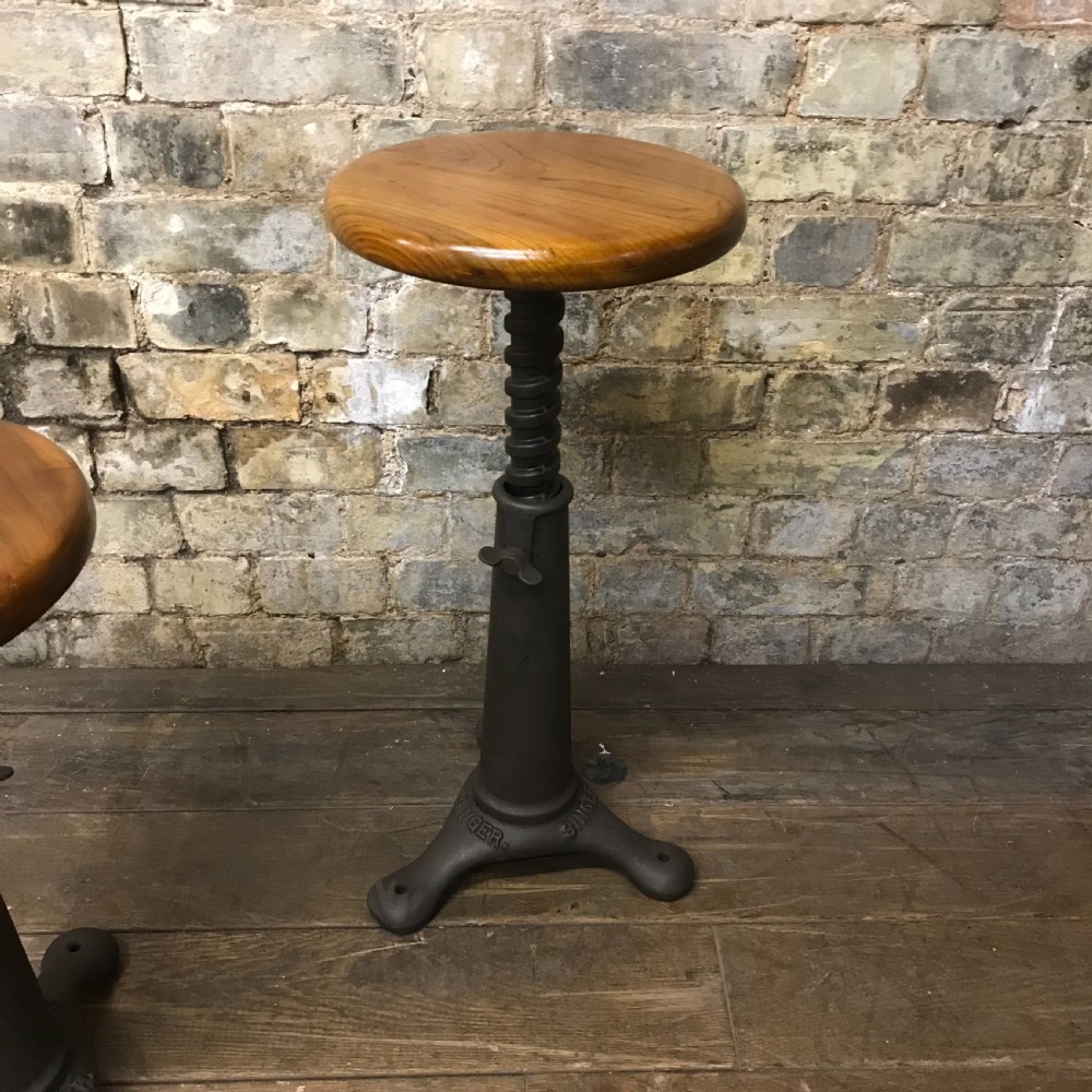 Set of 4 singer stools View IV