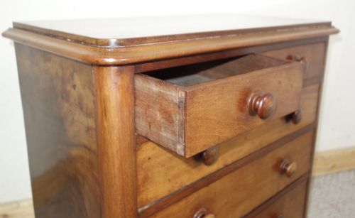 VERY SMALL 19 FT HEIGHT BABY VICTORIAN MAHOGANY CHEST OF DRAWERS - ADDITIONAL PHOTO 3