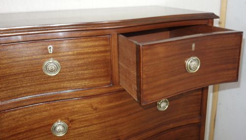 EDWARDIAN SERPENTINE MAHOGANY CHEST OF DRAWERS - ADDITIONAL PHOTO 2