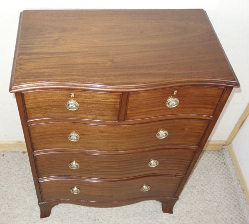 EDWARDIAN SERPENTINE MAHOGANY CHEST OF DRAWERS - ADDITIONAL PHOTO 3