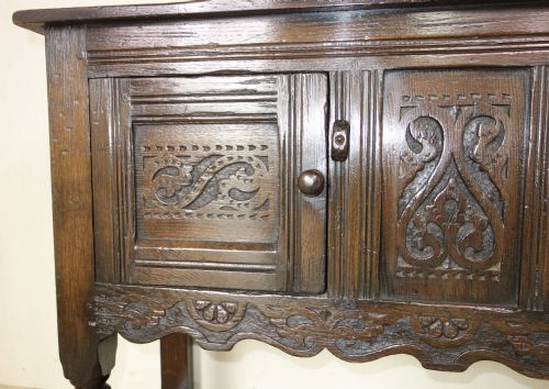 SMALL DARK OAK CARVED CUPBOARD - ADDITIONAL PHOTO 3