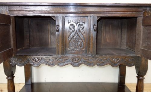 SMALL DARK OAK CARVED CUPBOARD - ADDITIONAL PHOTO 5