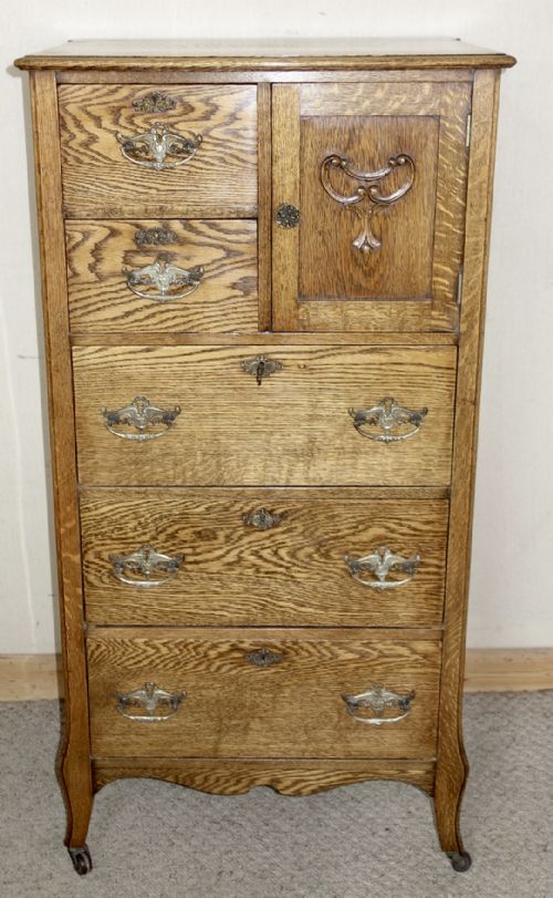 narrow oak chest of drawers - CATEGORY: ANTIQUE CHEST OF DRAWERS - DATED 1920