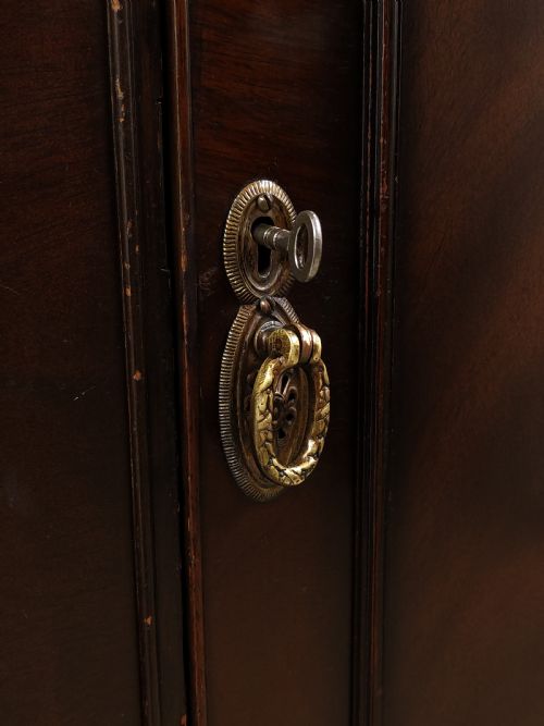 DIMINUTIVE ANTIQUE EDWARDIAN MAHOGANY DOUBLE WARDROBE ARMOIRE COMPACTUM - ADDITIONAL PHOTO 4