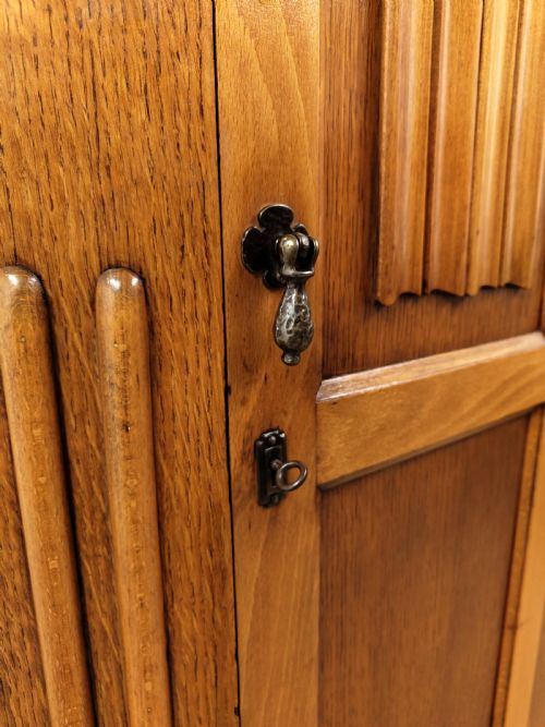 ANTIQUE LINEN FOLD STYLE GOLDEN OAK SINGLE HALL WARDROBE - ADDITIONAL PHOTO 1