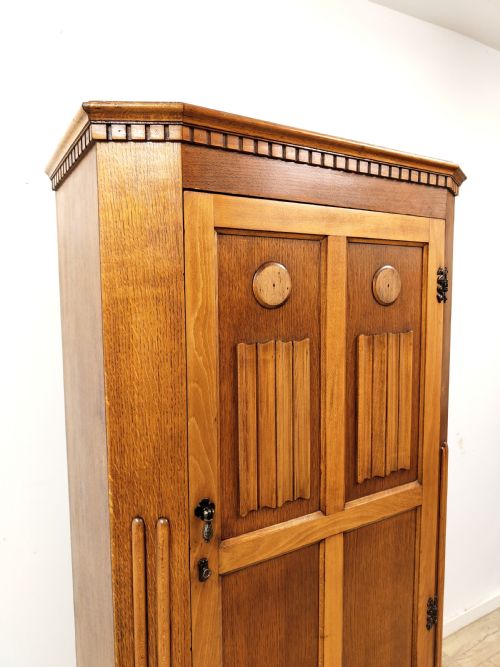 ANTIQUE LINEN FOLD STYLE GOLDEN OAK SINGLE HALL WARDROBE - ADDITIONAL PHOTO 15