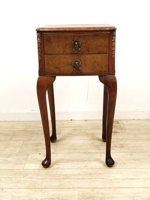 ANTIQUE PAIR OF DISTRESSED BURR WALNUT BEDSIDE LAMP TABLES CABINETS - ADDITIONAL PHOTO 3