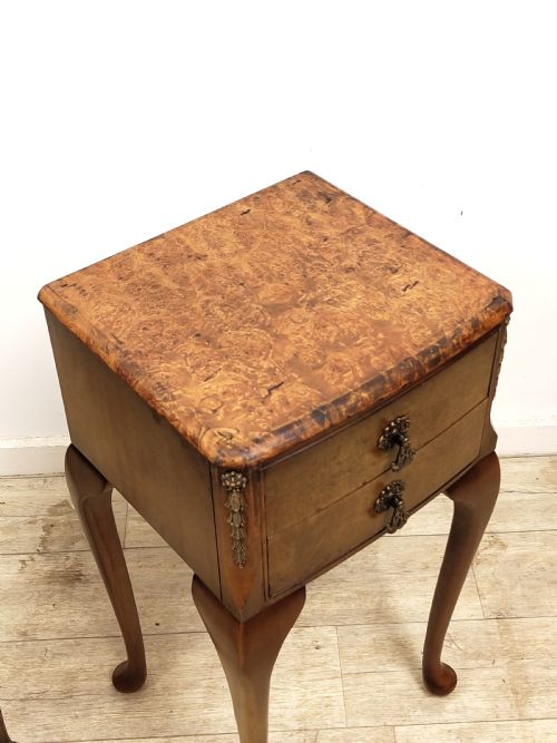 ANTIQUE PAIR OF DISTRESSED BURR WALNUT BEDSIDE LAMP TABLES CABINETS - ADDITIONAL PHOTO 5
