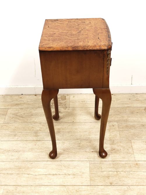 ANTIQUE PAIR OF DISTRESSED BURR WALNUT BEDSIDE LAMP TABLES CABINETS - ADDITIONAL PHOTO 7