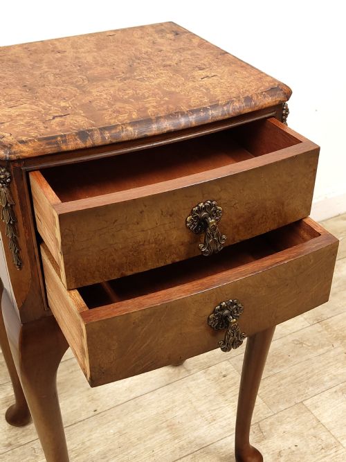 ANTIQUE PAIR OF DISTRESSED BURR WALNUT BEDSIDE LAMP TABLES CABINETS - ADDITIONAL PHOTO 8