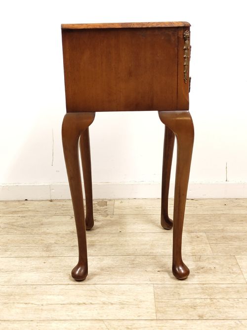 ANTIQUE PAIR OF DISTRESSED BURR WALNUT BEDSIDE LAMP TABLES CABINETS - ADDITIONAL PHOTO 10