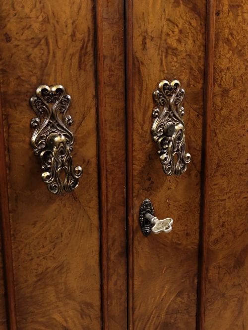 ANTIQUE BURR WALNUT DOUBLE WARDROBE ARMOIRE COMPACTUM - ADDITIONAL PHOTO 3