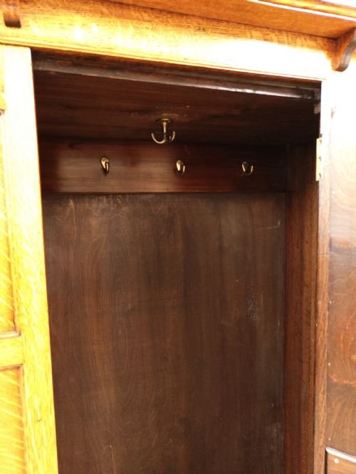 ANTIQUE SOLID GOLDEN OAK ARTS CRAFTS SINGLE HALL WARDROBE - ADDITIONAL PHOTO 9