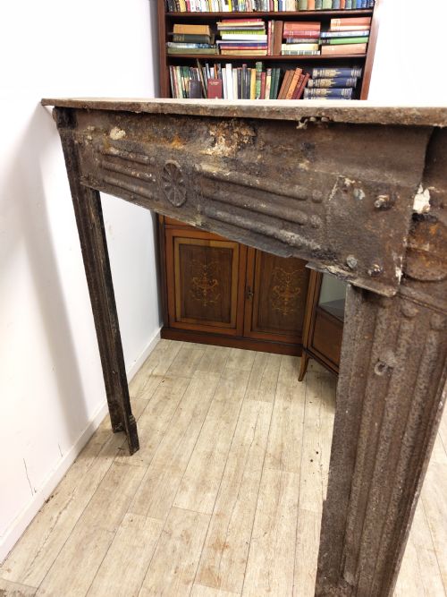 ANTIQUE GEORGIAN CAST IRON BULLSEYE FIRE SURROUND - ADDITIONAL PHOTO 2