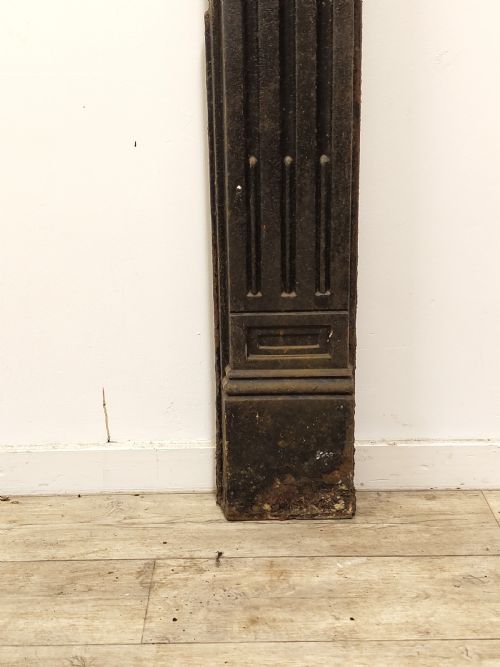 ANTIQUE GEORGIAN CAST IRON BULLSEYE FIRE SURROUND - ADDITIONAL PHOTO 4