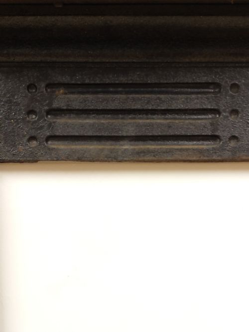 ANTIQUE GEORGIAN CAST IRON BULLSEYE FIRE SURROUND - ADDITIONAL PHOTO 6