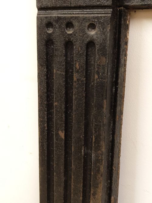 ANTIQUE GEORGIAN CAST IRON BULLSEYE FIRE SURROUND - ADDITIONAL PHOTO 8