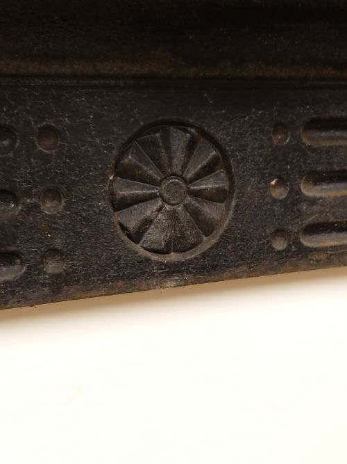 ANTIQUE GEORGIAN CAST IRON BULLSEYE FIRE SURROUND - ADDITIONAL PHOTO 12