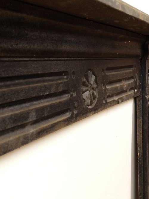 ANTIQUE GEORGIAN CAST IRON BULLSEYE FIRE SURROUND - ADDITIONAL PHOTO 13