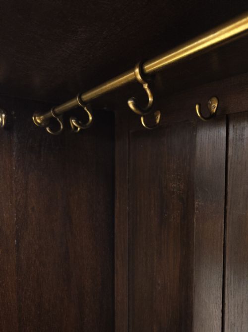 ANTIQUE GEOMETRIC SOLID OAK SINGLE HALL WARDROBE ARMOIRE - ADDITIONAL PHOTO 4