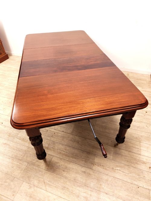 antique victorian mahogany extending dining table and 8 dining chairs - CATEGORY: ANTIQUE TABLES - DATED VICTORIAN