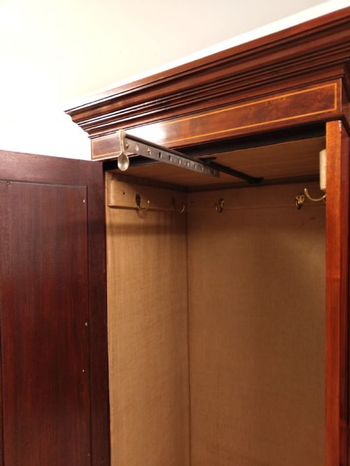 ANTIQUE EDWARDIAN BOOK MATCHED SATIN MAHOGANY DOUBLE WARDROBE COMPACTUM ARMOIRE - ADDITIONAL PHOTO 5