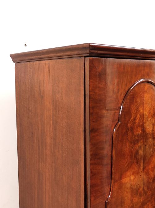 ANTIQUE VICTORIAN FIGURED WALNUT SINGLE HALL WARDROBE ARMOIRE - ADDITIONAL PHOTO 4
