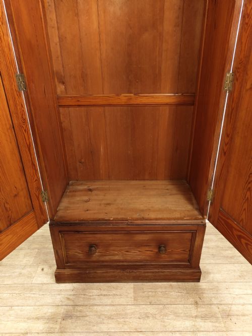 TALL ANTIQUE VICTORIAN PITCH PINE DOUBLE WARDROBE ARMOIRE - ADDITIONAL PHOTO 8