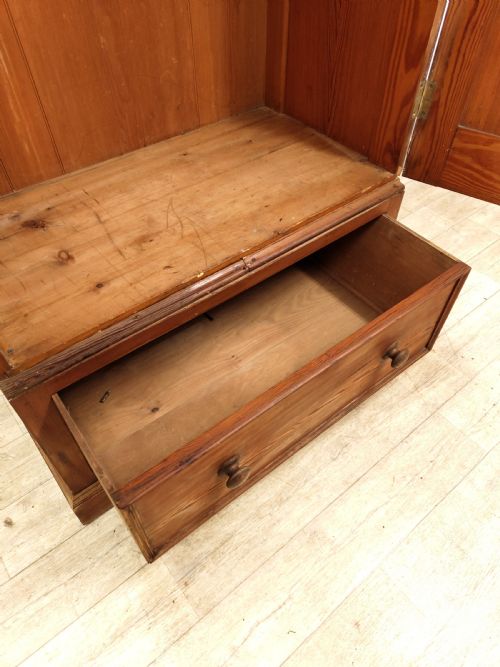 TALL ANTIQUE VICTORIAN PITCH PINE DOUBLE WARDROBE ARMOIRE - ADDITIONAL PHOTO 11