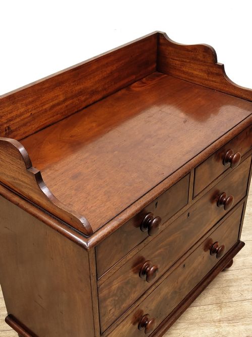 ANTIQUE VICTORIAN MAHOGANY GALLERY BACK CHEST OF DRAWERS - ADDITIONAL PHOTO 9