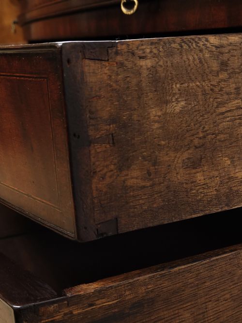 DIMINUTIVE ANTIQUE EDWARDIAN FLAME MAHOGANY BOW FRONT CHEST OF DRAWERS - ADDITIONAL PHOTO 18