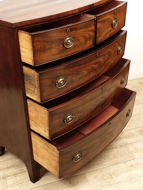 ANTIQUE 19TH CENTURY FLAME MAHOGANY BOW FRONT CHEST OF DRAWERS - ADDITIONAL PHOTO 5