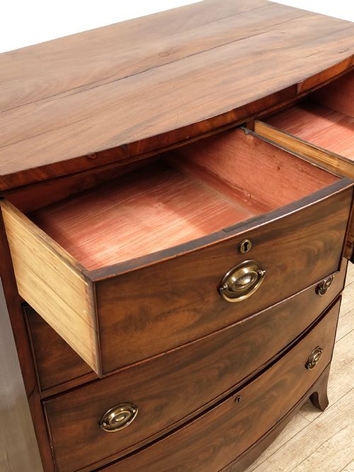 ANTIQUE 19TH CENTURY FLAME MAHOGANY BOW FRONT CHEST OF DRAWERS - ADDITIONAL PHOTO 7
