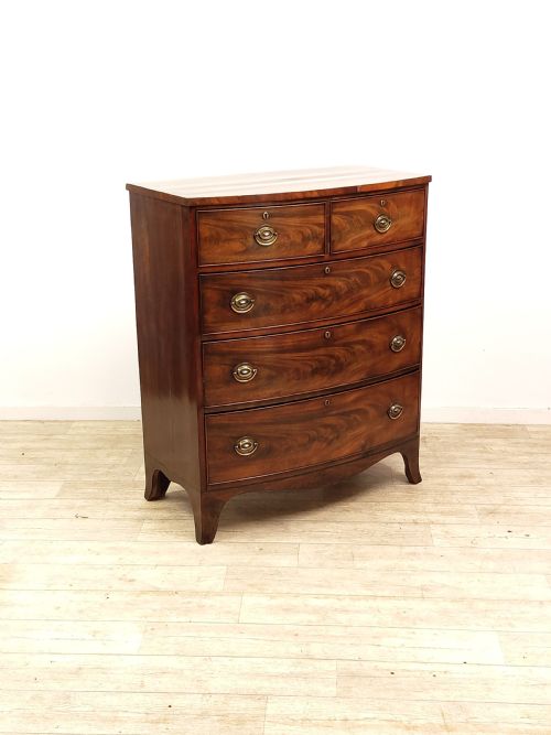 antique 19th century flame mahogany bow front chest of drawers - CATEGORY: ANTIQUE CHEST OF DRAWERS - DATED 19TH CENTURY