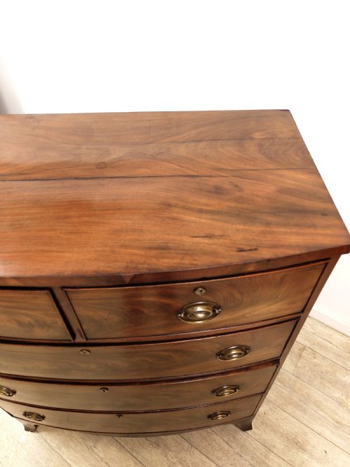ANTIQUE 19TH CENTURY FLAME MAHOGANY BOW FRONT CHEST OF DRAWERS - ADDITIONAL PHOTO 11