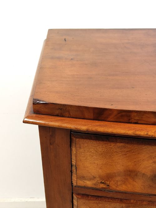 ANTIQUE VICTORIAN MAHOGANY BOW FRONT CHEST OF DRAWERS - ADDITIONAL PHOTO 3