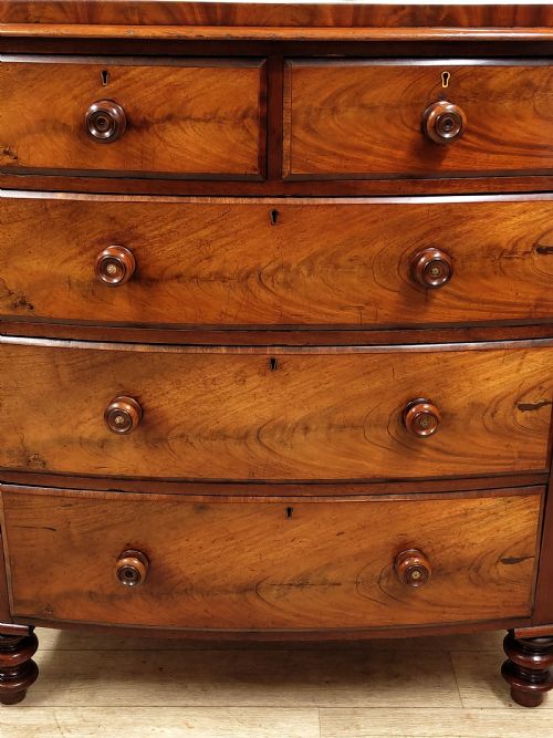 ANTIQUE VICTORIAN MAHOGANY BOW FRONT CHEST OF DRAWERS - ADDITIONAL PHOTO 5