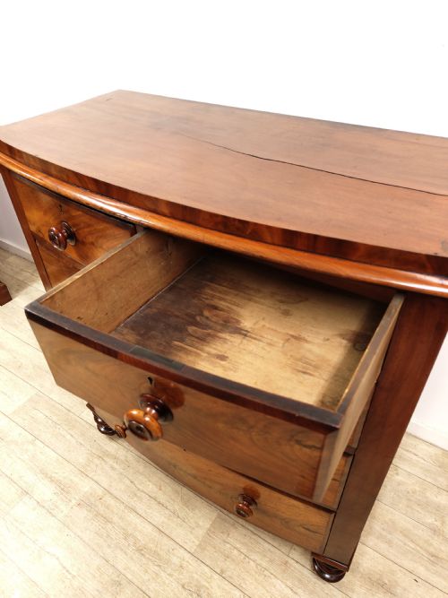 ANTIQUE VICTORIAN MAHOGANY BOW FRONT CHEST OF DRAWERS - ADDITIONAL PHOTO 6